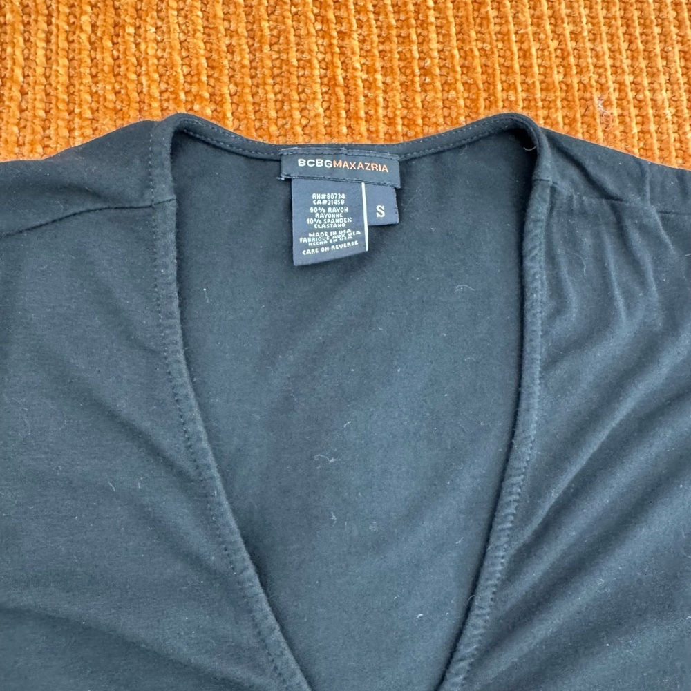 BCBGMaxAzria Black Ruched Cap Sleeve Wrap top - Picture 6 of 7